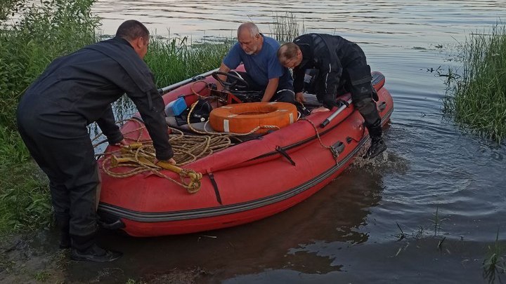 Водолазы нашли одного из пропавших после падения строительной люльки со Стригинского моста