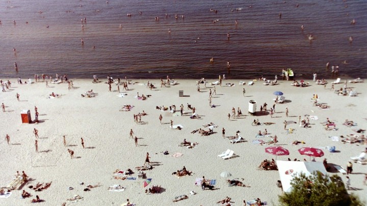 Полежать под навесом - 150 рублей: В Крыму решили брать деньги за тень