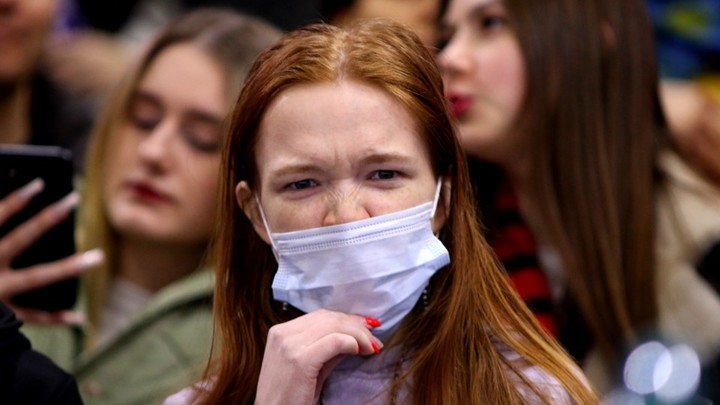 Русских пугают новой угрозой: В стране выявили вариант коронавируса FLiRT