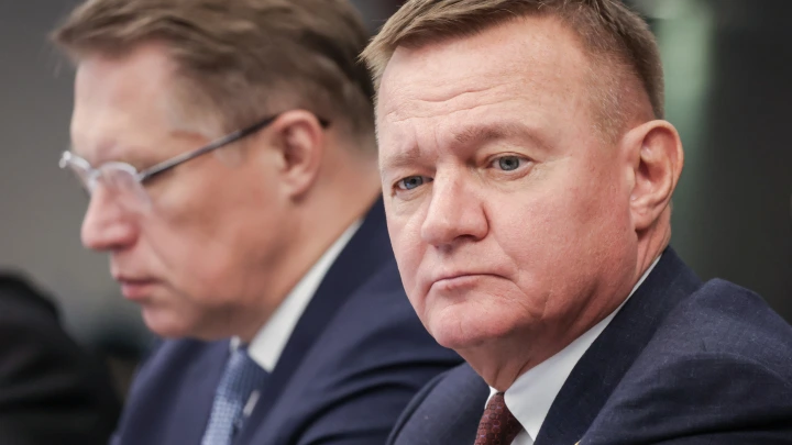 Роскошные убранства и вид на Неву: Кадры питерского дома, где жил экс-министр Старовойт
