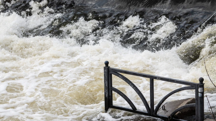 Массовый заплыв через Босфор: В Турции пропал русский пловец