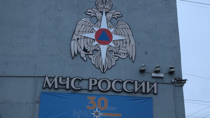 В Тимашевске столкнувшая с автобусом легковушка слетела в кювет и перевернулась