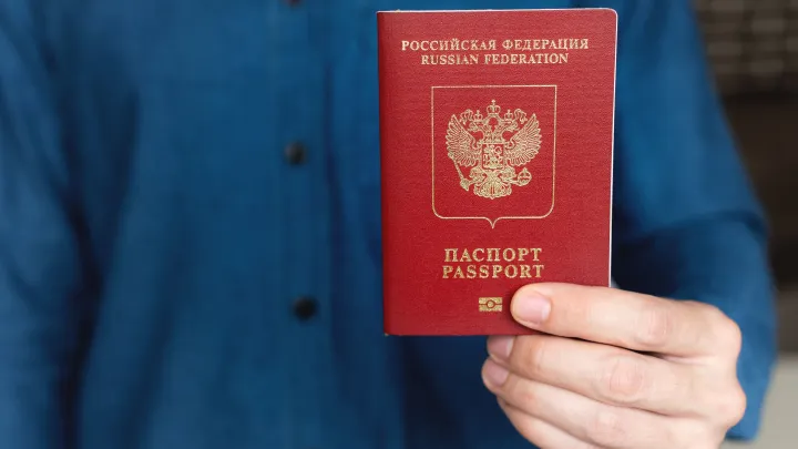 Это не ваш ребёнок: семьи с детьми массово разворачивают на границе с Грузией