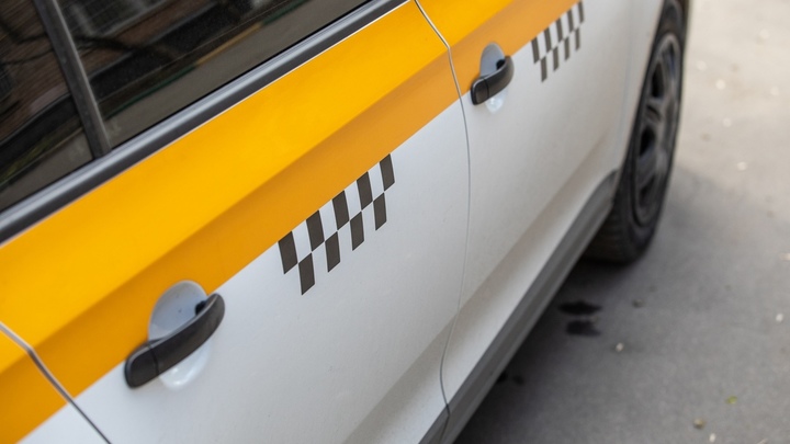 Водитель такси умер прямо за рулем в Челябинске