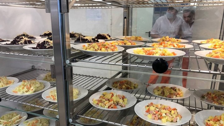 Курганцам объяснили, почему еда в школьных столовых невкусная