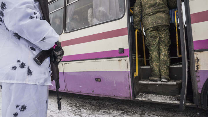 Кадры, которые разрывают сердце: В Воронеж привезли первых беженцев из ЛДНР