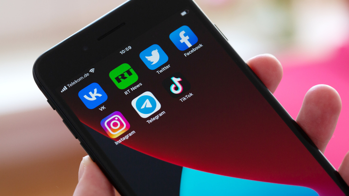 Хозяева Facebook и Instagram тайно разрешили пользователям призывать к насилию над русскими