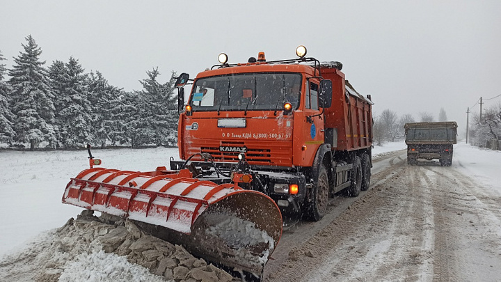 А Кубани снег повалит в ночь на 17 января, на дорогах развернули пункты обогрева