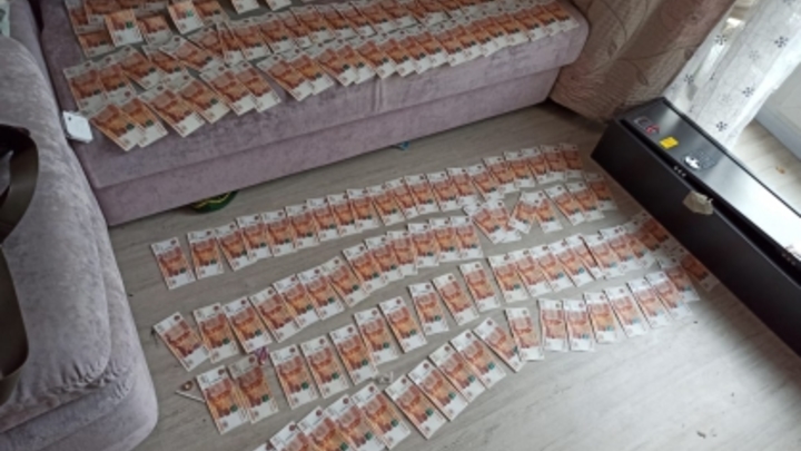 В Петербурге трое сотрудников транспортной полиции брали взятки за хранение наркотиков