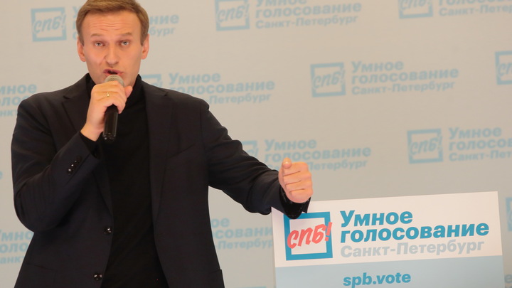 На счета Навального упали миллионы за минуты до суда: Компенсация от кураторов?