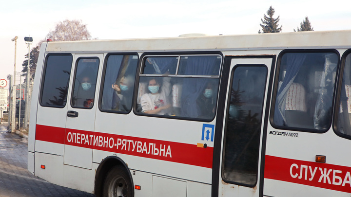 Не думала, что наша страна настолько гнилая: Эвакуированные из Китая украинцы о пугающем приёме на родине