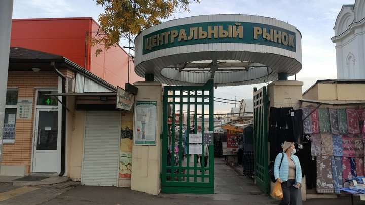 Сити-менеджер Ростова вспомнил 90-е, возмутившись торговлей трусами и майками на ул. Станиславского