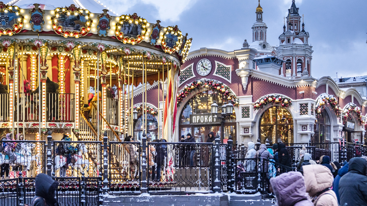 Москву начали украшать к Новому году