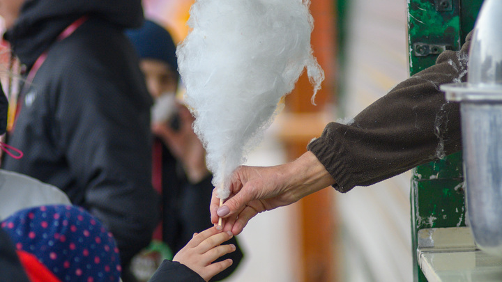 В парке Галицкого охранник избил продавца сахарной ваты