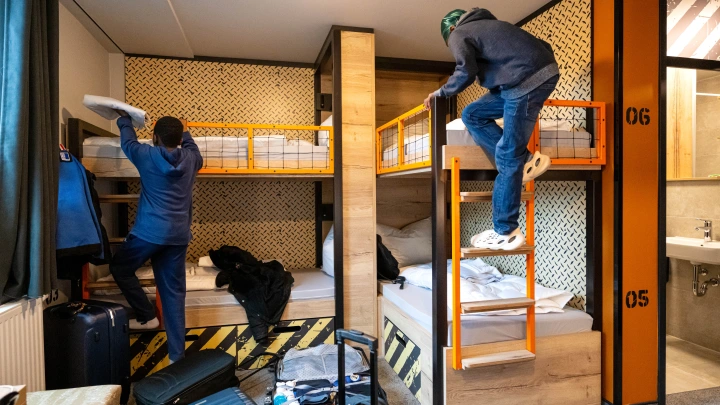 Выходка китайца в хостеле возмутила всех. Русский с бельгийцем остолбенели: Такого кошмара нигде не встречал