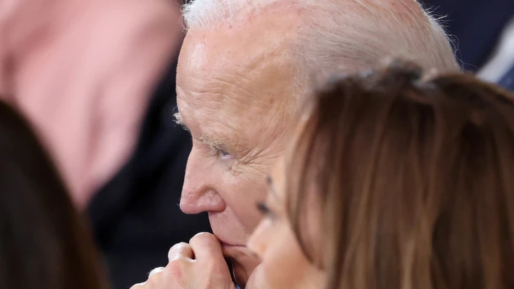 Мало не покажется: Доктор Мясников рассказал про попытки Байдена спрятать ковидные концы в воду