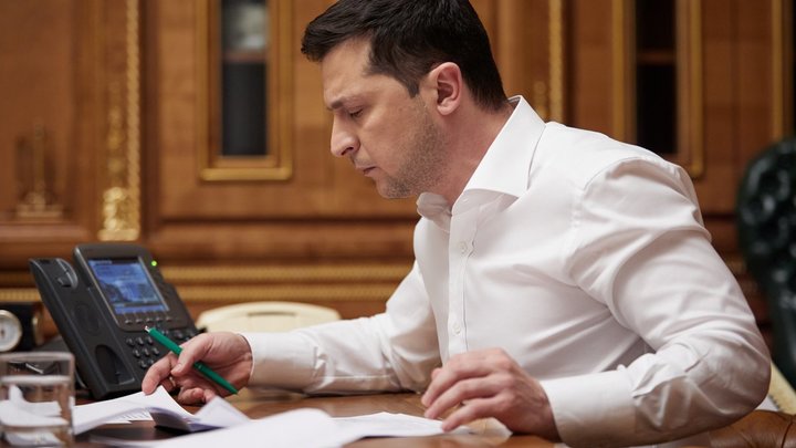 Зеленский обещал разобраться с Генштабом: Украинцы возмущены запретом ездить по стране