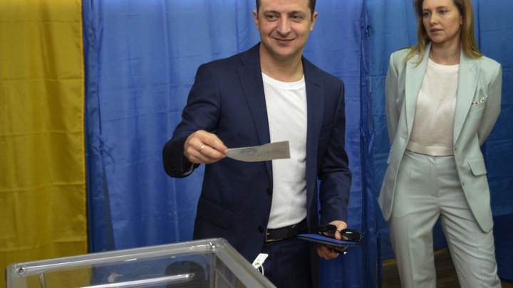 Зеленская назвала не желающих умирать в окопах украинцев психами