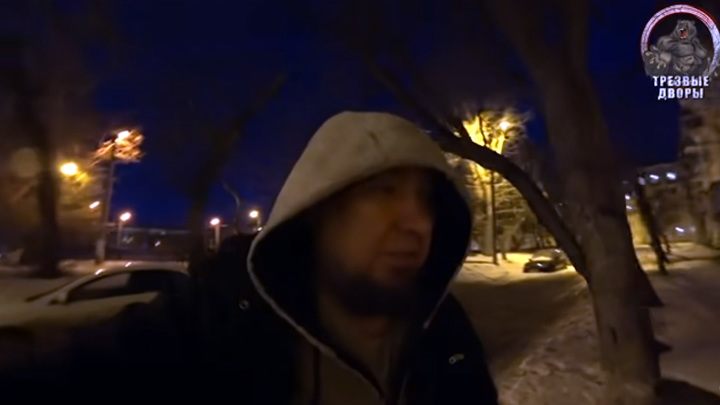 После взрыва машины во дворе Челябинска в полицию забрали лидера Трезвых дворов