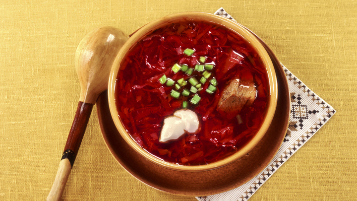 Стив приготовил комок борща. Рассмешил и русских, и американцев