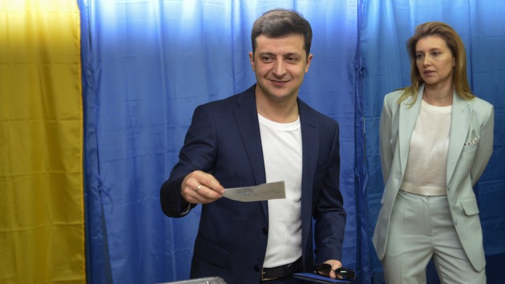Databaseitalia: компания жены Зеленского купила винодельню певца Стинга