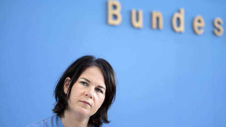 Унижения Бербок в Сирии продолжаются. Даже после её отъезда