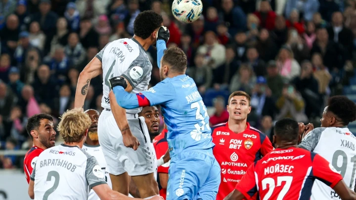 Матч ЦСКА и «Балтики» закончился потасовкой футболистов и тренеров