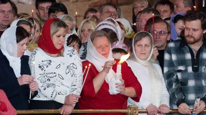 Благодатный огонь из Иерусалима доставлен в Екатеринбург