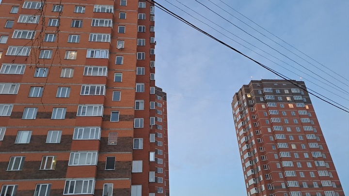 В Новосибирске девушка едва не замёрзла, оказавшись запертой на балконе