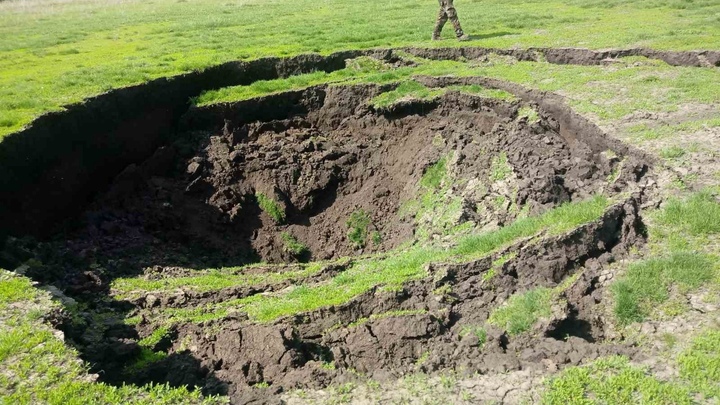 Карстовый провал площадью 80 кв.м образовался в Нижегородской области