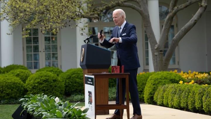 Критика сверху: речь Байдена испортил пролетавший мимо голубь