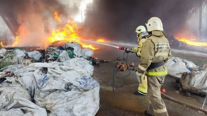 В большом пожаре на юге Челябинской области пострадали 5 человек
