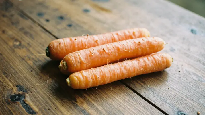 Гастроэнтеролог Чистик рассказала, кому запрещено есть морковь