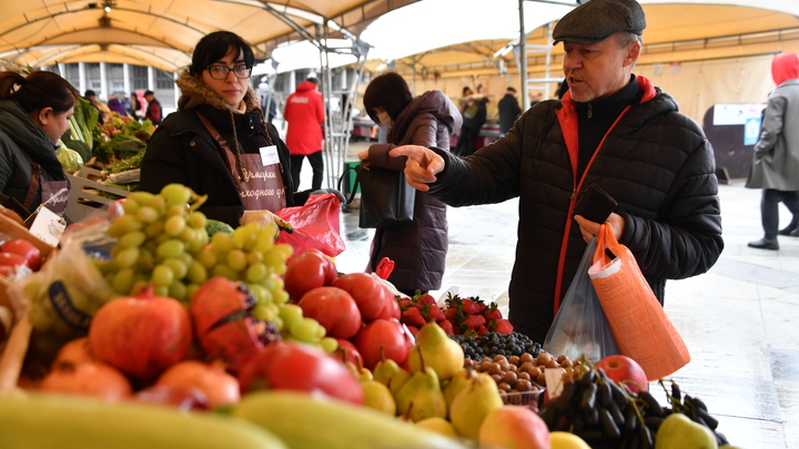 Собянин: На московских ярмарках можно купить продукты из 47 регионов России