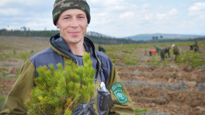 Бурятского инспектора Красикова, избившего браконьера, оправдали