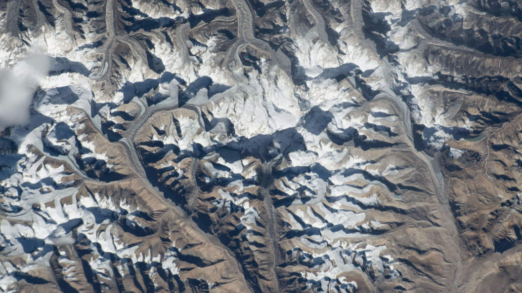 Альпинисты из Европы застряли на вершине Гималаев