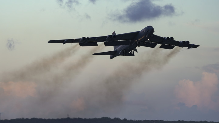 Провоцировали С-400?: Над Балтикой заметили очередной бомбардировщик B-52H ВВС США