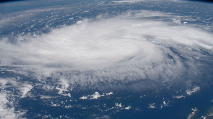 Вы говорите, не будет полетов сейчас?: Пользователей позабавил ушедший на дно аэропорт на Багамах