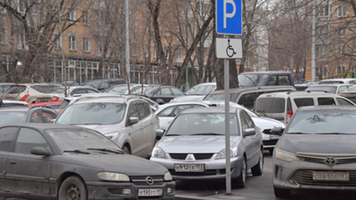 В Кургане горожане помогают штрафовать любителей незаконной парковки