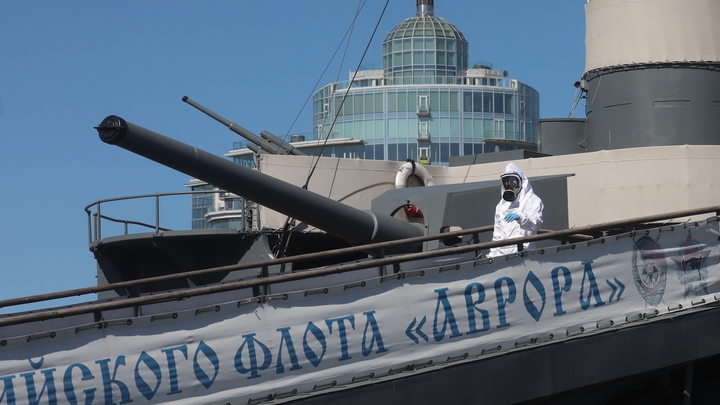 Это культурная столица! Нецензурная брань у крейсера Аврора довела мужчину до суда