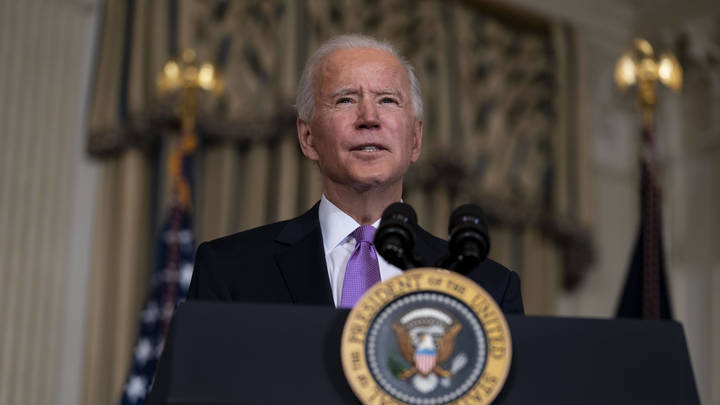 Байден объявил войну... ручке. Мир прослезился: Бедненький...