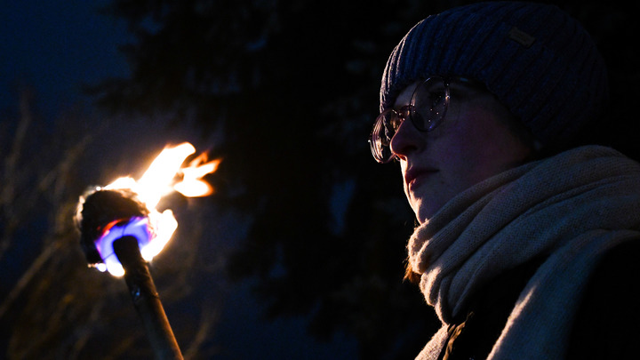 Нет нацистов? Украинская спортсменка развернула флаг со свастикой на соревнованиях в Венгрии