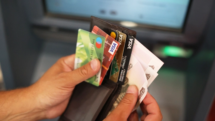 Мошенники изобрели новый вид обмана с «возвращением» Visa и Mastercard