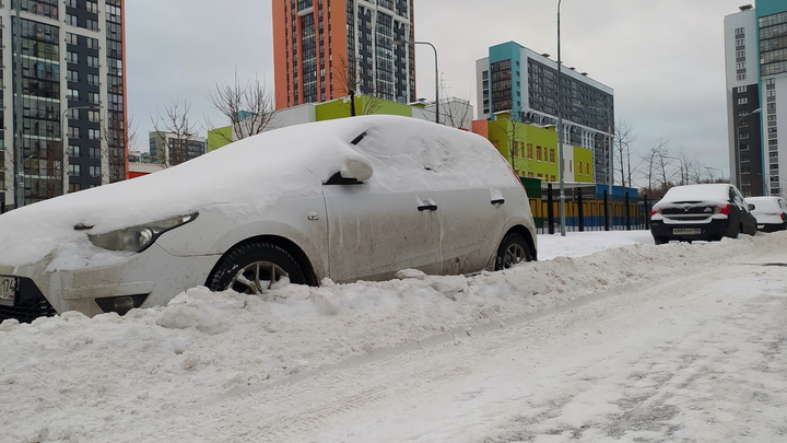 Пермские водители выстроились в светящуюся фигуру снеговика