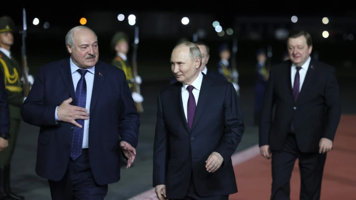 Вы всегда желанный и дорогой гость: Путин поздравил Лукашенко с победой на выборах президента Белоруссии