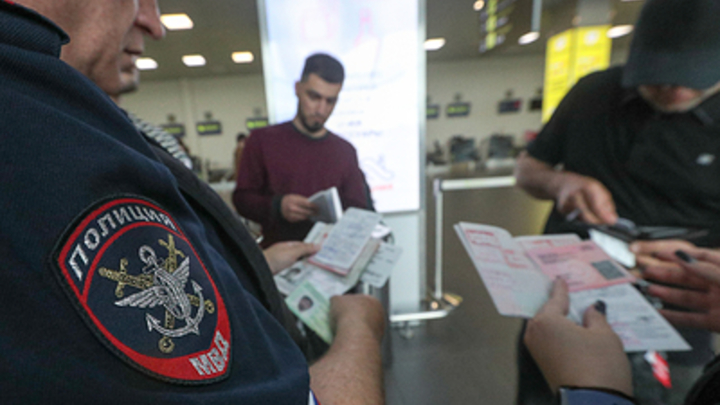 В Петербурге устроили рейды против мигрантов: кого и сколько задержали
