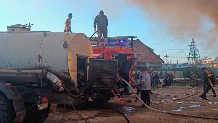 В Якутии при пожаре в селе погибли две пожилых женщины