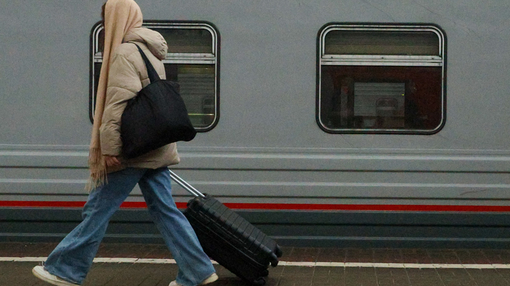 В купе поезда, следовавшего из Сургута в Екатеринбург, пассажир изнасиловал 15-летнюю девочку