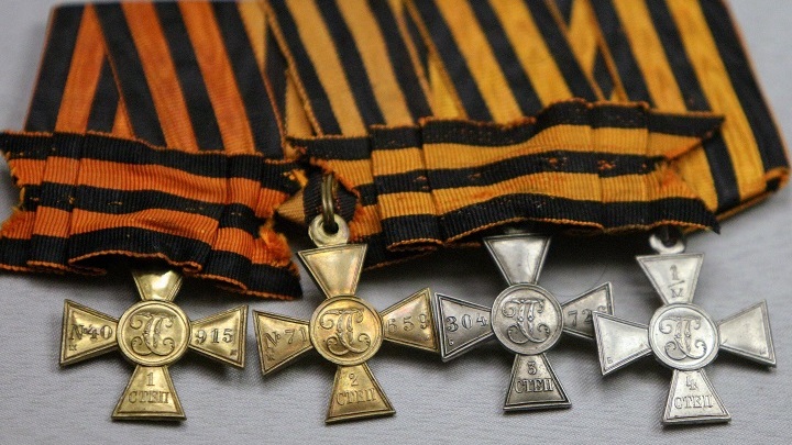 Имперский жест Путина: Георгиевский крест вернулся к старшему брату – ордену Святого Георгия