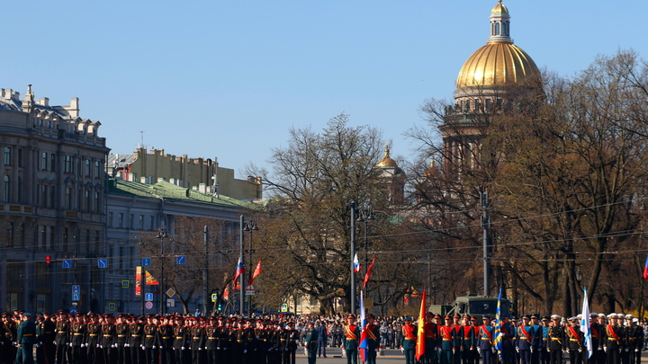 Москвича, создавшего в центре Петербурга коричневую кучу, задержали